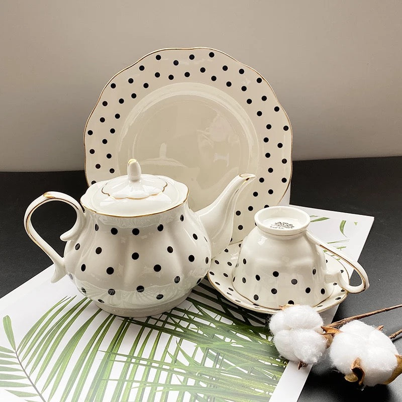 Tea Set at home with Maria