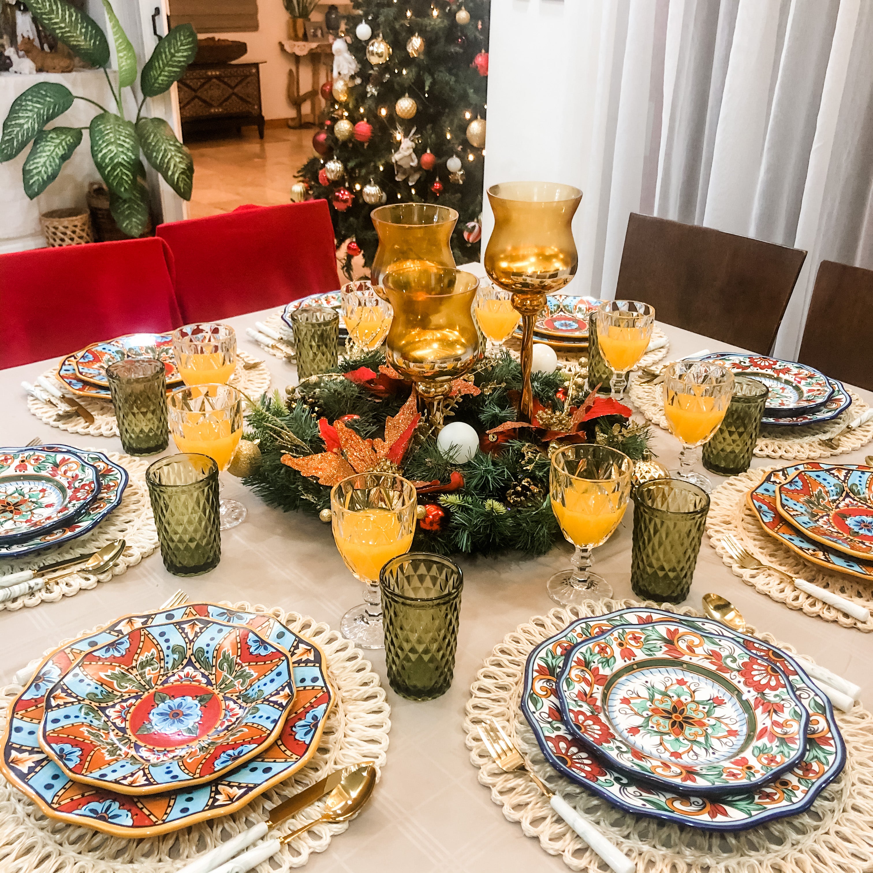 Red Vine Dinner and Salad Plate Set