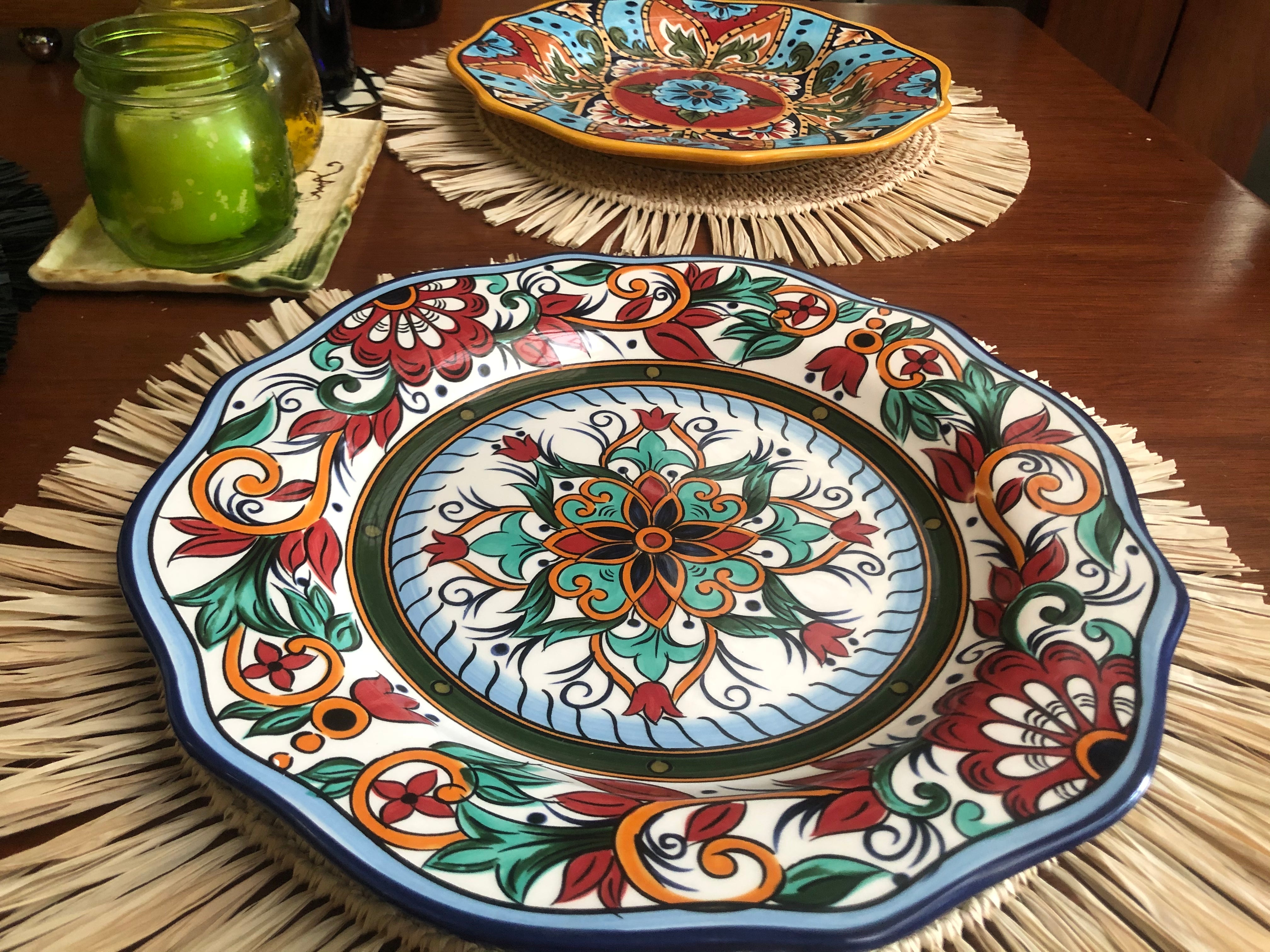 Red Vine Dinner and Salad Plate Set